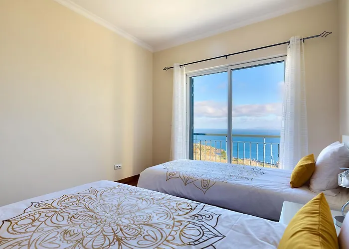 Araujo Da Costa By Hr Madeira Caniço